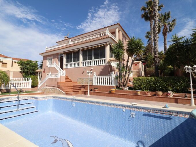 Detached Villa – Alicante, Algorfa – Area 412 m²